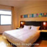 ��ɳ��ƻ�������Ƶ꣨��ڳ�꣩λ�ڳ�ɳ���껨���컨��·���м���������ɫ��ԭ��ζ��������Ƴ��ĸ��뷹��ԭζ�����ܹ�������ߵ�ϲ�����Ƶ�ش�������Ȧ�������̳��ܼ����������г����㼯��¥�����������վԼ15���ӣ����ڻ������٣������Լ35�������ҳ��̣���ʮ��������·�����Ƶ꣬���й�����վ�����ֶ�������ͨ��Ϊ������ �����Ƶ����Ͷ��أ���������Լʱ�У��������Զ��ۻ���������Ȼ�ɹ⣬���⾰����һ�壬������ǧ�����ɣ����й��������ĵ��ԡ�ǰ̨���й�����Ʒ�Ĵ洦���ṩ�紵�硢��ɡ�����߰塢���¼ܣ��ٶ������°�������Ʒ���Ƶ�ͷ����ʱ�С���ܰ���ʡ���ʩ��ȫ����������ʿ��������֮���� �����Ƶ꿪ҵʱ��2008��12��6�գ�¥��10�㣬�ͷ�����150�䣨�ף��� ����ܰ��ʾ�����Ƶ겻�ṩһ����ϴ����Ʒ�����Ա������й�����ʩ�����
������ʩ	������λ��1¥��������Լ60�ˣ�ֻ�ṩԭζ�������뷹��
���ÿ�	ĵ����,���뿨,���ǿ�,����,̫ƽ��
������ʩ	�๦���ң�λ��2¥��������Լ60�ˡ�