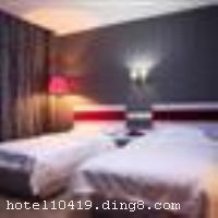 �Ͼ����������������������·�Ϻ������G��ˮ���Ŵ��������·������ϲ࣬�����Ϻ���԰�����п���Ī�����԰���ܱ������������ƣ������������Ƶ�����Ͼ���վ�˳�25�������ң������½ֿڴ�Լ10���ӣ�����λ�ó��б����������Ͼ������������ӵ�пͷ�64�䣬����װ�޼�Լ��ܰ����ˮ�����ӡ��յ������������Ȼ�����ʩ���ƣ������ܵ����ģ������������е��������֮�����������ݿ�ҵ��2011��3�£�¥��3�㣬�ͷ�����64�䣨�ף��� ����ܰ��ʾ�������޵��ݡ� 
���ÿ� ĵ����,���뿨,���ǿ�,����,̫ƽ��,������ 

������ʩ ������:������20�����ҡ� 
