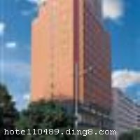 �����Ƶ���һ���ִ����Ķ๦��׼���Ǽ��Ƶ꣬λ�ڹ����³������ĵĻ��Ҵ�������������������齭���ϣ�������ӻ�վ��������������ҵ�������ġ�����ӳǽ�����ߡ� �Ƶ�ӵ�и��಻ͬ���ı�׼�ͷ��������ͷ�180��䣬��ʩ�뱸���������š�������д��¥��ͣ����������������ҹ�ܻᡢ�������ġ��๦�ܻ����ҡ��������ġ����С�Ʊ�����ε����׷�����ʩ�����������������ʿ����Ҫ�� �����Ƶ�������Խ�ĵ���λ�ã����ŵľ�ͣ���������ʵķ��񹹳������е������������������Ρ���ͻ��ѡ��������е����������

��ʩ����������ʩ �в��� ������  

�������� ���ơ�����������̨�� 

���ÿ� ĵ����,���ǿ�,���� 

������ʩ 16¥�����ҿ�����20-30�ˡ�17¥�����ҿ�����120�� 
