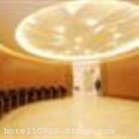 ����һ�Ŵ�Ƶ꣨��ɳ�����й�����ʡί���ط��������˽����ɺ�������Ҽ�žƵ�Ͷ�ʹ������޹�˾Ͷ�ʾ�Ӫ��һ�Ҽ��ִ������ۺϷ�������ȫ�ĸߵ������;�Ʒ�Ƶꡣ�Ƶ��ڽ��й�����ʡί��ʡ������ʡ˾������ʡ��������ʡֱ���ص�λ����ͨ����������λ�õ�����񡣾Ƶ꺭���˿ͷ����������������еȾ�Ӫ��Ŀ������ӵ�иߵ���Ʒ�ͷ���������Ĳ�������24�䣬�Լ��㼯���������ɫ��ʳ����ʽ�����������ǻ������Ρ����������ѡ�� �����Ƶ꿪ҵʱ��2011��01��15�գ��½�װ��ʱ��2010��01��01�գ�¥��14�㣬�ͷ�����171�䣨�ף�����ʩ�����
������ʩ	�в���������һ���������һ������������24�����䣬��Ӫ��ˡ����ˣ��������ţ� ���ðɣ��ṩ����͸��־������ġ�
��������	�����齫��ɣ�ð�Ħ
���ÿ�	ĵ����,���뿨,���ǿ�,����,̫ƽ��,������
������ʩ	��
�Ƶ��ر���ʾ
�����Ѱ����Ƶ����ѣ��������Ƶ��������á�˰�ռ����˶���Ҫ��ķ��á�
��ͨ���Ƶ����סʱ��Ϊ14��00�����ʱ��Ϊ����12��00������ǰ��ס���Ƴ���꣬�����������һ�����á�