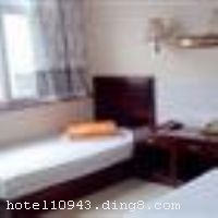 ������ʢԷ���ݣ�����վ�꣩λ�ڱ�����վ�Ϲ㳡��··�����ڽ������س�;����վ����������1���߹�����վ���Ƶ��ܱ��������ع�԰�����²���ݼ�����������ȶ�����ξ��㣬��ͨ�������������ţ��ɾ������������ܵ����Ƶ����к����䡢��׼�䡢�󴲼䡢���˼��50���׿ͷ���������ʩ�豸��ȫ�����ߵ��ӡ��������绰��������24Сʱ��ˮ����ԡ������ԱΪ���ṩ24Сʱȫ��λ���ѷ��񡣿ͷ�Զ��������·�����£��ɾ����෿�䣬���̻���������һ·ƣ�������壬�ҵ�ͣ���ĸ��塣��ͨ���ˣ��౱����վ400�ס������ų�;����վ���й�Ϸ��Ժ1����������д��԰����Ҷһ���ֵȣ�Ϊ�����ͺ͹��ＫΪ������ ����������ʢԷ���ݣ�����վ�꣩�������ܵ�����ӭ���Ĺ��٣����ʡ����ࡢ��ȫ�Ƕ����ĳ�ŵ����ϡ����顢�ܵ��ǾƵ�����Ļر��������Ƶ꿪ҵʱ��2005��02��01�գ��ֲ�װ��ʱ��2010��10��01�գ���¥��2�㣬�ͷ�����58�䣨�ף��� ����ܰ��ʾ�� 1.�˱��ݲ��ܽӴ������ 2.�˱��ݲ���ˢ����
��ʩ����������ʩ �в�������ʱ�Ͳͷ���  


