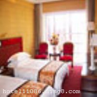 �Ͼ��û���Ƶ��������ػ����η����������������ڽ���·��̫ƽ��·����ڣ���һ���๦���ۺ��͵��������ξƵ꣬���ڷ�������ҵ�֣�ǰ���������½ֿ���Ȧ�˳�ʮ�������ң����������ɽ�ֲ��м������ܱ�������ʩ���ƣ�����λ��ʮ�ֱ����������Ͼ��û���Ƶ�ӵ�пͷ�66�䣬����װ�޷���Լ�ִ�����ʩ��ȫ������Ƶ껹���п�����20��-200�˲��ȴ�С�����ң�������������и��ӱ�ݣ���ܰ���ʵ�ס�޻������ܵ��ķ��������������е�����ѡ��֮���������Ƶ꿪ҵʱ��1993�꣬�½�װ��ʱ��2000�꣬¥��7�㣬�ͷ�����66�䣨�ף��� ����ܰ��ʾ��������Ҫ���ͣ��λ�ı��ͣ�����ǰԤԼ�����ڶ����б�ע�������޷����ų�λ��
������ʩ �в��� 

���ÿ� ĵ����,���뿨,���ǿ�,����,̫ƽ��,������ 

������ʩ ��С�����ң��ṩ20��-200�����ҡ� 
