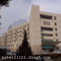 �Ͼ��������Ƶ���һ�Ұ����Ǽ���׼װ�޵ģ���ס�ޣ�����������Ϊһ����ۺ��ԾƵ꣬�Ƶ�ش��������ԣ�Ϊ�����Ͼ��ĵ�һ�ҾƵ꣬�����Ͻ�ɽ����ͨ�������������ˣ����пͷ���ʮ��䣬����������300����ͬʱ�òͣ���С�����ҹ����䣨������ҿɿ�200�˵Ļ��飩���������顢��������ס�޵ļѵأ��ҾƵ�ȫ��Ա����Ϲ������Ĺ��٣�������ʩ �в������ṩ��ʽ���ȣ��Ի���ˡ����ˡ�����ˡ����ɲ�Ϊ���� 

�������� ̨�����������齫 

���ÿ� ĵ����,���뿨,���ǿ�,����,̫ƽ�� 

������ʩ ������ң�������200�ˣ��豸��ȫ���л����ң�������80�ˣ��豸��ȫ��С�����ң�������40�ˣ��豸��ȫ 



