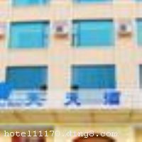 ��������Ƶ������ڹ����а������˺�������ׯ��106�����ԣ������������˺�վ����ǰ��500�ף����°��ƹ��ʻ���Լ5���ӳ��̣�������������˺�վ����300�ס���ͨʮ�ֱ����������������ε����ѡ�񡣾Ƶ���2010��8��ȫ�����Ǽ�װ�ޣ���һ�Ҽ������ͷ������������ơ��������εȹ�����һ�������Ƶꡣ�Ƶ�ͷ���������¥�㣬ӵ�����񡢺����ȹ��Ŀͷ�128�䣬�������ţ���ʩ��ȫ�� ��������Ƶ����λ����Խ���ܱ߹�����֡�������ʩ��ȫ���Ƶ긽����ͨ������Ϊ������͵�����֮�У��Ƶ�ÿ�ն�ʱΪ�����ṩ���ƹ��ʻ�������ѣ����ͷ���

��ʩ����������ʩ �в��� 

�������� ������ 
