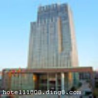 ���ر��Խ���֮һ ����ȡ�� ��ʩ��ȫ�����Ͼ���ҵ��Ԫ��Ƶ꣨ԭ�Ͼ���ҵ������ʾƵ꣩���й�����ҵ����5ǿ֮һ�Ŀ�Ԫ��ҵ�����ڽ����Ͼ����޲��������׼��Ͼ�������߶˵��Ǽ��ִ������;Ƶꡣ�Ƶ�ش��Ͼ����ֿ��������Ļ����������ĵ¶�·�����м������ֹ������ģ������Ͼ��������ĺ��Ͼ����ʲ������Ľ�15���ӳ��̡�����Լ40���ӵ����������ס�ޡ����������֡�����������һ����������ȼپƵꡣ�����Ͼ���ҵ��Ԫ��Ƶ꣨ԭ�Ͼ���ҵ������ʾƵ꣩ �ɹ���֪����ƹ�˾���پƵ�����滮�;��۸�����ƣ�ӵ�пͷ�246�䣬��λ1000���������������Ӿ�ء��������������������SP������ݺ��������Ԫ�صĺ���KTV������������ʩһӦ��ȫ������������500ƽ������ʽ������ָ�Ķ๦������Ԫ�������ͬ�Ĵ�С�����ҡ��������������ӵı�ݣ���ܰ���ʵ�ס�޻�����Ҫ�������е��������֮���������Ƶ꿪ҵʱ��2008��10��8�գ�¥��26�㣬�ͷ�����246�䣨�ף���
������ʩ �ļ���������˺ͽ���ˣ����к���������������������������ȺͶ�������ʳΪ�����α���������ˣ������˼��ࡢ������ȣ������ǰɣ��ߵ���ˮ���Լ�����ѩ�ѡ� 

�������� ��������Ӿ�����ơ�ɣ�ð�Ħ������ok��̨��ƹ���� 

���ÿ� Visacard,ĵ����,���뿨,���ǿ�,����,̫ƽ��,������,���´￨,��ͨ��,������,JCBcard 

������ʩ ��������������Լ14�ˣ�����ң�������Լ18�ˣ��Ͻ�����������Լ19�ˣ��ĵ�����������Լ20�ˣ�ʯ������������Լ22�ˣ���ҵ����������Լ30�ˣ���������������Լ140�ˣ���Ԫ����������Լ500�ˡ� 
