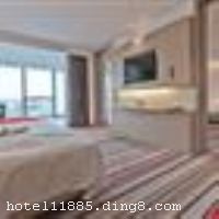�Ͼ���ͥ��Ʒ�Ƶ꣨�ػ��ӣ����Ͼ���һ�ҹ��ʱ�׼�ĳ��о�Ʒ�Ƶꡣ����������ͥ�Ƶ�һ���С�;�Ʒ�Ƶ�˽�ܡ��͵����ݻ����ص㣬���Ͼ����ص��Ļ����ִ����жȼٷ��������л���ϡ��Ƶ����λ����Խ����ͨ�����������Ͼ�»�ڻ���26���Լ40���ӳ��̣������Ͼ���վ8���Լ15���ӳ��̡������Ͼ����������½ֿڽ�4���Լ10���ӳ��̣������������ҵ�ֽ�1.2����Ͼ���ͥ��Ʒ�Ƶ꣨�ػ��ӣ�ӵ��37�������ɫ�Ŀͷ������ֿͷ�����˽�һ�԰��˽����Ӿ�أ�����������������б���ʽ�Ķȼٸо����Ƶ�󲿷ֿͷ���ӵ�������ݳأ�ͬʱ�Ƶ�ӵ�й��ʻ��ʼ�̩ʽˮ��SPA�������ػ����ϵĲ���Ϊ���ṩ���ڵĻ���ˡ����͡��вͼ�̩�͡��Ͼ���ͥ��Ʒ�Ƶ꣨�ػ��ӣ����������˻��ͥ�ȼ١���˾С�Ͷ��»�����ѡ��


