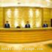 ���һ��ԭ�����Ͼ���һ������1937�꿹ս�������������±��ѵ��Ͼ�������˹�ֻ��ü�������졣1968�����Ϊ�����񷹵ꡱ����ʮ���Ͱ�ʮ�����������ַ���ɾ�����˹���������Ӫҵ��¥��������Ϊ�������һ��������Ϊ��ʱ����ʡ��ģ�ϴ������������ꡣ2002�괺������ƣ�������ϼɽ���ز�������˾�չ������������������һ���������޹�˾������������¥װ��һ�¡�2007��7��ȫ�����������������2000�O����7000�O��2009������װ�ޣ�ӵ�пͷ�125�䣬�������500�O����¥450�O���䱸����յ�����̨���ݣ�����ר����˹�ֳ��ݵ�����á��������������һ�������Ǽ�ס�ޡ����������顢���֡�������һ��ı��ݣ�����Ũ����˹���Ļ��ں���������ά����ɫ����Ŀǰ������ʡ���ĽӴ���˹�����ѵĳ����������һ������׿Խ��Ʒ�ʡ�������������ɫ�ͳ�����ʵ�ľ�Ӫ���Ӯ���˹�������ߵĺ��������������������1989���������̲����𶦽�����1994���ٻ���ҡ��л����ֺš��ƺţ�2002�����ҡ��л��������ꡱ���٣�2005���ٻ񡰳����г����׽����ҵ��������Ʒ�ơ���2006���ٴ��ٻ��л����ֺš��ƺš������һ���ԡ�������˹���Ļ���������ֺ�Ʒ�ơ�Ϊʹ���������Ʒ������Ʒ�ʣ�������ڣ��������Ϊ��ּ���Դٽ��������Ļ����������ĺ�г��չΪĿ�ꣻ�������������ڴ��£�ı��ʢ��˥֮����������Ի�֮�Ρ��������ݿ�ҵʱ��2007��7�£��½�װ��ʱ��2010��7�£�¥��10�㣬�ͷ�����125�䣨�ף���
��ʩ����������ʩ �����һ������ͬʱ���������˾Ͳͣ���Ӫ������ɫС�ԣ��������š� 

�������� �����齫 

���ÿ� ĵ����,���뿨,���ǿ�,����,̫ƽ�� 

������ʩ ������ң�������100�ˣ�����ʽ��������ͶӰ��������豸�� 

�Ƶ��ر���ʾ
�����Ѱ����Ƶ����ѣ��������Ƶ��������á�˰�ռ����˶���Ҫ��ķ��á� 
��ͨ���Ƶ����סʱ��Ϊ14��00�����ʱ��Ϊ����12��00������ǰ��ס���Ƴ���꣬�����������һ������