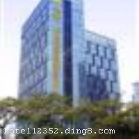 ���ݲ���������˹����Ԣ�Ƶ�λ��������齭�³ǻ�ǿ·2�ţ���㶫ʡ���Ժ���֮ң��������ӳǡ����ݹ������ġ��������ĵȡ�����3���ߡ�3���߱��ӶΡ�5���߷ֲ��ܱߣ�Ϊ����ǰ����������վ����չ���ĵ��ṩ���б������Ƶ�ӵ������Ǿ��󴲷�������Ǿ�˫�����������󴲷�����ʽ�׷��ȶ��ַ��Ϳɹ�����ѡ�����ڿ������������е��¯��΢��¯����Ͱʽ���ϴ�»��������̻��ȣ��ṩ��ѿ������������ڵ绰�������ñ��������֮ͣѡ��������Ԣ��ҵʱ��2010��03��15�գ�¥��30�㣬��¥30�㣬�ͷ�����40�䣨�ף���

��ʩ����������ʩ ������˹����������������ί��ĸ��������ŵε����ƣ�������ʳ������������⡣ 

�������� ��������������Ӿ�� 

���ÿ� ĵ����,���뿨,���ǿ�,����,̫ƽ�� 

������ʩ ��רҵ�����ң���ʽ�׷�����������ʹ�� 
