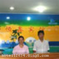 ���õ�λ�ڳ��������ĵĻ�������,������·42�ź��δ�����,ӵ�д󴲷�����׼�����׷���36��,�������пյ���ITV���ӡ�24 Сʱ��ˮ��Ӧ�����׷���һӦ��ȫ�� �õ�ش��ƽ���ҵ��,��ϸ��Ӱ�ǡ����ɶ���OK�����н֡�,��ɯ������ǡ����껪������,ʱ�����н������,���ɾ����̴������ľ������˺�,׳������,����ȡ��,������Ǣ̸���������ε��������. ��ɫ����Ӫ�����õ�������˼䣨6�˼�/4�˼�/3�˼䣩�ķ��ͣ���λ�۸���40 -60Ԫ/��λ��������һ��һ��ר���񣬰�ȫ���ǡ� 

