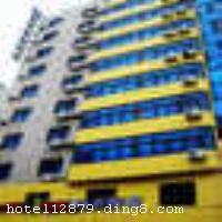 �Ƶ�λ���Ϻ���վ���ϳ��ڴ���������·��ֱ��200�����ң�����ӵ����1��3��4���ߣ��Ϻ���վ�£���5���ӳ��̿�ֱ���Ͼ�·���н֡�����ҽԺ������㳡����̲������£�10���ӳ��̿�ֱ�ﻴ��·����ء������������ξ��㡣����1���߿�ֱ����һ㡢����չ���ģ����˵���2���߿�ֱ��½����������ġ��������顢����ˮ��ݡ��¹���չ�����ġ���ó�̳�չ�ݡ����Ź��ʻ������ֶ����ʻ���������7���߿�ֱ�������й��ݡ� �Ƶ꿪ҵʱ��2008�꣬¥��11�㣬�ͷ�����122�䣨�ף���

��ͨλ��
�Ƶ�λ���Ϻ���վ���ϳ���200�����ң���ӵ����1��3��4�����ߣ��ɷ��㵽������԰������ӵ������ר��31·ֱ������԰�����ſ��ж���������·��ֱ���Ͼ���·��̲������㳡������·����ء�������������µ����ξ��㡣 - ��������㳡2.5����������⳵Լ10���ӣ� - �����Ϻ�������2����������⳵Լ10���ӣ� - ������Ź��ʻ���17����������Ϻ���վ����941·�յ����� - �����ֶ����ʻ���50����������⳵Լ70���ӡ� - ��������ֻ̲��Ҫ5���ӳ���


��ʩ����������ʩ �в��� 

���ÿ� Visacard,ĵ����,���뿨,���ǿ�,����,̫ƽ��,���´￨,��ͨ��,������,JCBcard 


�Ƶ��ر���ʾ
�����Ѱ����Ƶ����ѣ��������Ƶ��������á�˰�ռ����˶���Ҫ��ķ��á� 
��ͨ���Ƶ����סʱ��Ϊ14��00�����ʱ��Ϊ����12��00������ǰ��ס���Ƴ���꣬�����������һ�����á� 
