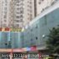 ҿݾƵ꣨ڻƱ꣩λлƽض޺·1041Ż԰޺ίԣ·뻪·㴦Ƶܱ߳ԡסзȫȥŲнҵ޺ҵġ޺վվĽɿڰʮֱֶ꣬һѣڽһ԰·ʳַ·Լ鱦ɢﱴ鱦ǣܱ߹·ڶ࣬бݡƵ껷ʣӵ󴲷׼󴲷ػݴ󴲷106䣬ʵ˯Ʒ죬ԼִļҾߣӪɿڵͣȫˮԡյӡ绰24Сʱѿʩȫм˰ĵķñӵһɾܰס޻ÿһó̡Ƶ꿪ҵʱ201112£λڻ԰ȹ¥1-3㣬ͷ106䣨ף ܰʾ 1Ƶûеݣ 2Ƶ겻ˢ 3Ƶûͣ

ʩʩ ¥ֻṩͣƷ30 
