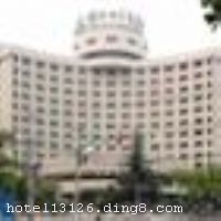 ����: ����Ż���Լ20�������Լ35�������ң� ���ֶ�����Լ35�������Լ40�������ң� ���ֶ�����·�ߣ�55·����ǳ��˻���4�ߵ��ֶ����� �����Ż���·�ߣ�123·������㳡��925· ��վ�����Ϻ���վԼ8�������Լ20�������ң� ��115·���������Ϻ���վ 

��ͨλ��
��̲��������ǳ�����ƽ��԰����ڹ�԰����ͨ��55��61��817��118��115·��������ͬ�ô�ѧվ�³��� 


��ʩ��������ÿ� ĵ����,���뿨,���ǿ�,����,̫ƽ��,������ 


�Ƶ��ر���ʾ
�����Ѱ����Ƶ����ѣ��������Ƶ��������á�˰�ռ����˶���Ҫ��ķ��á� 
��ͨ���Ƶ����סʱ��Ϊ14��00�����ʱ��Ϊ����12��00������ǰ��ס���Ƴ���꣬�����������һ�����á� 
TOP