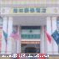 ���ֺ�̩�����ڲ����꣩λ������������������ҵȦ��������·������·���㴦���ܱ߲������ֹ���������ȫ��������װ�ν����г����Ŵ�С��Ʒ�г����ѻ��̳����������н֡�������԰����硢��һ�ѡ������ֵȣ�����������������վ����ͨʮ�ֱ�ݡ��������ֺ�̩�����ڲ����꣩ӵ�пͷ�87�䣨�ף���װ���ִ��������Ƽ�Լ��ܰ������������ˮ�����ӡ��յ������������Ȼ�����ʩ����ܰ���ʵ�ס�޻����������ܵ��ķ�����������ס��ÿ����ܵ����ҡ�����ܰ���������������������ζȼ٣����ﶼ��������ѡ����������֮���������Ƶ꿪ҵʱ��2011��8�£���¥��3�㣬�ͷ�����87�䣨�ף���

��ʩ����������� �����齫 
