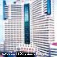 ���ڿ������Ƶ������̩����ʾƵ꼯��Ͷ�ʾ�Ӫ�͹��������Ǽ�����Ƶ꣬λ���������������ƽ�ضβ���·���ֳơ��������š����������3���ߺ�5���߲���վ��500�ף��˵�����ݵ������ͻ��塢���Ų��н֡���ǿ����ҵ�ֺͱ������ʻ���������ȥ�ĵط�����ͨʮ�ֱ������Ƶ�ӵ����ܰ���ʵĸ���ͷ��������������Ӣ�յ��ӽ�Ŀ�Ϳ�Ƶ�����ȣ����⣬��������¥����ձ�¥�㣬�ṩ���߸��Ի��ķ���λ�ڴ��õ���������Ϊ�����ṩ���Ƶ�������������������Ƶ��Ⱥ���Ϊ����������ҵ�ΰ������Ƚ���λ�������ھŽ�ȫ�˻�Ӵ���λ���͡���ɫ���ꡱ�ȳƺš��������Ƶ�ʼ�ձ��С��������ʣ�׿���������ľ�Ӫ���Цӭ�ĺ����ͣ�Ϊ����Ӫ����ܰ�����ʵľ�ͣ�����������Ƶ꿪ҵʱ��1998��7��10�գ�2004��3�¾ֲ�װ�ޣ�¥��28�㣬�ͷ�����230�䣨�ף���

��ʩ����������ʩ �崨�ձ����������ṩ�ղͣ����𿧷��������ṩ���͡� 

�������� �����齫 

���ÿ� Visacard,ĵ����,���뿨,���ǿ�,����,̫ƽ��,���´￨,��ͨ��,������,JCBcard 

������ʩ ������ң���Ժʽ������400�ˣ�����2��С�����ң�������70-80�˲��ȡ� 
