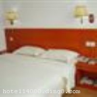 �人�κ�Ｊ�������λ�ں���˳����������·����ڣ�����λ����Խ�������ܱ������人���ʹ㳡���人���ʻ�չ���ġ���ɽ��԰���������ٻ��ȣ����С�����ʮ�ֱ�ݡ�����ӵ�и���ͷ������а���������׼�䡢�������˼䡢�����˼䡢�����׼��ȷ��ͣ��ͷ���ܰ���ʡ��ɾ����࣬������ʩ��ȫ���Ǳ����������ε�����ѡ�� �������ݿ�ҵʱ��2008��5�£�2010��5�¾ֲ�װ�ޣ�¥��7�㣬�ͷ�����65�䣨�ף�����ʩ�����
������ʩ	�в���
��������	�����齫
���ÿ�	ĵ����,���뿨,���ǿ�,����,̫ƽ��,������
������ʩ	1������ң�������60-70�ˡ�
�Ƶ��ر���ʾ
�����Ѱ����Ƶ����ѣ��������Ƶ��������á�˰�ռ����˶���Ҫ��ķ��á�
��ͨ���Ƶ����סʱ��Ϊ14��00�����ʱ��Ϊ����12��00������ǰ��ס���Ƴ���꣬�����������һ�����á�
