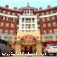 �Ϻ���������Ƶ����������������ĵش���λ���ɽ�����ҵ԰��֮�䣬��ɽ��ˮ������ȡ��������ԴԶ����������С���������Ķ��ŵı�����������ʤ����ɽ����ɭ�ֹ�԰�������������ʵĻ��ֹȣ�����������ɽ�߶����򳡵���ӣ����ٱ��������9��������վ���Ƶ�ӵ�пͷ�79�䣬�ṩ���ʵĴ�����Ʒ����Ѹ��ٿ����������ḻ�ĵ��ӽ�Ŀ��Һ�����ӡ�С����ȡ��ṩ�紵�磬���ܳ������������ṩ�ḻ������ʽ������͡������Ƶ꿪ҵʱ��2010��7��6�գ�¥��6�㣬�ͷ�����79�䣨�ף���
��ͨλ��
λ�ں�۹�·������·���㴦���ڽ�����9���ߡ�124ʡ�����򺣸��٣���ͨ��������ǰ���Ƶ꡿�� - �������9��������վ1�ų���1�������Լ15���ӣ������¹�·��������۹�·��ת����Լ800�״����� - �����ɽ�����վ14.6����������⳵Լ30���ӣ� - �����Ϻ�����վ22.5����������⳵Լ35���ӣ� - �����Ϻ���վ31.6����������⳵Լ45���ӣ����ɳ�վ��������3��4��������ɽ·����9����������վ�£�����Լ15���ӿɴ�Ƶꣻ - �����Ϻ����Ż���17.8����������⳵Լ30���ӣ� - �����Ϻ��ֶ����ʻ���59.6����������⳵Լ1Сʱ�����ɻ�����������2���������ʹ������9����������վ�£�����Լ15���ӿɴ�Ƶꡣ���Ƶ��ܱ���Ϣ���� - ���������У�����Լ5���ӣ� - ������ɽ����ɭ�ֹ�԰8.2����������⳵Լ20���ӣ� - �����Ϻ����������ֲ�15.6����������⳵Լ30-35���ӣ� - ���뻶�ֹ�17.3����������⳵Լ35���ӣ� - �����Ϻ�����㳡27.8����������⳵Լ40���ӡ�


��ʩ����������ʩ �����������ṩ�������������͡� 

�������� �����齫 

���ÿ� Visacard,ĵ����,���뿨,���ǿ�,����,̫ƽ��,������,���´￨,��ͨ��,������,JCBcard 

������ʩ �����ң�������30�ˣ���Բ�������������죬ͶӰ�ǵ��豸�� 

�Ƶ��ر���ʾ
�����Ѱ����Ƶ����ѣ��������Ƶ��������á�˰�ռ����˶���Ҫ��ķ��á� 
��ͨ���Ƶ����סʱ��Ϊ14��00�����ʱ��Ϊ����12��00������ǰ��ס���Ƴ���꣬�����������һ�����á�