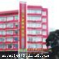 �人���Ѽ��������λ���人�����С��������·������ɽ·������·���㴦��С���ŷ���ǰ��400�����ң��人�ж�ʮ���к���ˮһ���ԣ����ܱ��и����³�;����վ�������վ�������;����վ�����ݵش�������ĵضΣ���ó��������ͨ������ �������ݰ��Ǽ����ݱ�׼װ�ޣ����к�����䣬��������ȸ���ͷ��������л����ң������ң��������ĵȣ�����Һ�����ӣ��������缰��;�绰��24Сʱ��ˮ���񡣱����ԡ���ȫ����������ݡ���ܰ��Ϊ��Ӫ����Ǽ����ݵ����ܣ���ͨ�ùݵ��շѣ��Ǳ�������Ǣ̸����˽�ò���ι۹����������֮���� �����Ƶ꿪ҵʱ��2010��1��4�գ���¥��7�㣬�ͷ�����72�䣨�ף�����ʩ�����
��������	�����齫
������ʩ	�����ң�������30�����ҡ�
�Ƶ��ر���ʾ
�����Ѱ����Ƶ����ѣ��������Ƶ��������á�˰�ռ����˶���Ҫ��ķ��á�
��ͨ���Ƶ����סʱ��Ϊ14��00�����ʱ��Ϊ����12��00������ǰ��ס���Ƴ���꣬�����������һ�����á�