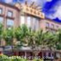 �˷���Ƶ���һ��������ݣ������Ϻ�����2�������ʹ��վ���ֶ�Դ���������ģ��ſڸ�·��������ֱ���Ϻ������ҵ������Χ���ۣ�Դ���������ġ��������顢���͹�԰����ͨʮ�ֱ���������ӵ�б�׼�ͷ��������׷������񷿵ȸ���ͷ�����ܰ���ʣ���ʩ��ȫ���ǻ��顢�ȼ١��������ε�����ѡ�񡣡����Ƶ꿪ҵʱ��2002�꣬¥��5�㣬�ͷ�����112�䡣
��ͨλ��
�Ƶ�ش��Ϻ��ֶ�½���������������е���6����Դ����������վ1�ſ�570�ף��ܱ���Դ���������ġ��ֶ������µȣ�λ����Խ����ͨ������ - ��������㳡6.5����������⳵Լ15���ӣ� - ���붫������4����������⳵Լ15���ӣ� - �����¹��ʲ�������6����������⳵Լ15���ӣ� - ������6���ߣ�Դ����������վ������Լ5���ӣ� - �����Ϻ���վ12����������⳵Լ20���ӣ� - ������Ż���20����������⳵Լ40���ӣ� - �����ֶ�����40����������⳵Լ60���ӡ�


��ʩ����������ʩ �Ƶ�����һ���в�����һ�������� 

�������� �����ҡ�����OK 

���ÿ� Visacard,ĵ����,���뿨,���ǿ�,����,̫ƽ��,���´￨,��ͨ��,������,JCBcard 

������ʩ �Ƶ�����һ���๦������������Լ100�ˣ�С�ͻ����ң�������Լ30�ˡ� 

�Ƶ��ر���ʾ
�����Ѱ����Ƶ����ѣ��������Ƶ��������á�˰�ռ����˶���Ҫ��ķ��á� 
��ͨ���Ƶ����סʱ��Ϊ14��00�����ʱ��Ϊ����12��00������ǰ��ס���Ƴ���꣬�����������һ�����á�