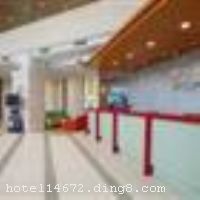 �Ϻ�������ݼ��վƵ��������������޼ʾƵ�������Ź������Ƶ������Ϻ���;������վ���Ϻ����μ�ɢ���ġ���·�Ϻ�վ���㳡�ۺϽ�ͨ��Ŧ������Ϊ�Ϻ����������׹��̸�����Ȼһ�µ����Ӿ����ܣ��𳵡�����1�š�3�š�4���ߡ������������⳵������λ�ñ����Խ���ӵ���3���ߺ�4���ߵ�4�ų��ڲ���Լ8���Ӽ��ɵ���Ƶꡣ�����Ϻ�������ݼ��վƵ�Ϊ���ṩ���ʡ�������ֵ�ķ�����ʩ�����пͷ��������Ǽ����죬32ƽ���׵Ŀͷ���������䱸32���Һ���ʵ磬�����������ԡ���飬�����������ѵ���ζ��͸����ṩ������֮�ҡ����������飬����������л��������н�ͨλ��
�Ƶ�ش��Ϻ�������վ�Աߣ���վ���п��������н�ͨ������ - �������1�����Ϻ���վվ4�ų��ڲ���840�ס� - ���Ϻ���;������վ����Լ5���ӣ� - ���Ϻ���վ����Լ10-15���ӣ� - ��������㳡Լ4����������⳵Լ20���ӣ� - ���붫������Լ9.5����������⳵Լ20-25���ӣ� - �����Ϻ����Ż���Լ17����������⳵Լ30���ӣ� - �����Ϻ��ֶ�����Լ49����������⳵Լ60���ӡ�


��ʩ����������ʩ ��ݿ����������ṩ������ͣ���������ײ͡� 

���ÿ� Visacard,ĵ����,���뿨,���ǿ�,����,̫ƽ��,������,���´￨,��ͨ��,������,JCBcard 

������ʩ ��������λ24�㣬���Լ105ƽ���ף�����������115ƽ����, ������80�ˣ���Ժʽ��������60�ˣ���Ժʽ�������»�ʽ������54�ˡ� 

�Ƶ��ر���ʾ
�����Ѱ����Ƶ����ѣ��������Ƶ��������á�˰�ռ����˶���Ҫ��ķ��á� 
��ͨ���Ƶ����סʱ��Ϊ14��00�����ʱ��Ϊ����12��00������ǰ��ס���Ƴ���꣬�����������һ�����á� 
����������� 
