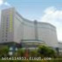 �人��Ƚ�ܴ�Ƶ������ڶ��������������Ļƽ�ضΣ��Ƶ��泯��ɫ�����Ķ����羰���������컵ĵ�ʤɽ�������人�Ƽ���չ���ģ�����λ����Խ�����б������Ƶ���Ͷ��6��Ԫ���ܽ������49000ƽ���ף������ΰ��װ�޺������߹���š� �����Ƶ�ӵ�и���ͷ������а����߼������������������������������׷��ȷ��ͣ����书�����ȫ�棬�ͷ���ܰ���ʡ��ɾ����ࡣ�Ƶ��ڻ����д�С���ȵĶ๦�ܻ����ң�Ϊ�����ṩ��ʳʢ��������������Լ�������Ӿ�ء���������ɣ�ð�Ħ��SPA������OK����������������ʩ���Ǳ������Ρ��ȼ١����С����������֡����������ѡ�� �����Ƶ꿪ҵʱ��2010�꣬¥��18�㣬�ͷ�����368�䣨�ף�����ʩ�����
������ʩ	�����������������ŵ�����������������в��������ð�
��������	��������SPA��ɣ�ð�Ħ��������Ӿ�ء����򡢿���OK���������齫
���ÿ�	Visacard,ĵ����,���뿨,���ǿ�,����,̫ƽ��,������,���´￨,��ͨ��,������,JCBcard
������ʩ	��������������16�����ң� �������������20�����ң� �紨����������45�����ң� ��̨����������45�����ң� �ƺ�����������45�����ң� ����������������400�����ң� ��ܶ๦������������400�����ҡ�
�Ƶ��ر���ʾ
�����Ѱ����Ƶ����ѣ��������Ƶ��������á�˰�ռ����˶���Ҫ��ķ��á�
��ͨ���Ƶ����סʱ��Ϊ14��00�����ʱ��Ϊ����12��00������ǰ��ס���Ƴ���꣬�����������һ�����á�