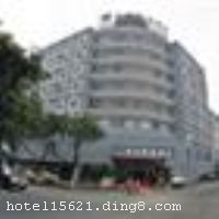 ���б�ݾƵ꣨�麣���ϵ꣩λ���麣�г���·���ڽ�����·��Ұ�굺���ٻ���˾���ж��㳡����֮���������ĵȵأ��ܱ߻������ˣ���ͨ�������Ƶ�ӵ�б�׼�����������˷����������񷿵ȷ��ͣ����ֿͷ������Զ��齫���֡�32��������Ը���������������ܰ�������Ƶ꿪ҵʱ��2009��11��18�գ�¥��8�㣬�ͷ�����108�䣨�ף�������ܰ��ʾ�����Ƶ겻�ṩһ����ϴ����Ʒ���蹺��

��ʩ����������ʩ �Ƶ��ṩӪ��������ͣ��������������Ա�����Ϊ�������Ǽ������꣺������Ϊ���� 

�������� �����齫 

���ÿ� ĵ����,���뿨,���ǿ�,����,̫ƽ��,������ 
