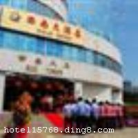 �麣�������ϴ�Ƶ�λ�ڹ������壬���������ڰ�����������麣�ǹ���վ����֮ң����ͨʮ�ַ��㡣�Ƶ��ܱ߰ٻ����г������С�ѧУ��ҽԺ����������������ϡ���һ�ҡ�������Ѱٻ��ȴ��ͳ��м����￧�ȡ���ͥ�桢�º����Ȳ������Ƶ�ӵ�и���ͷ������а��������󴲷�������˫�˷�����׼���˷��ͺ����׷��ȣ��Ǳ����������ε���������������Ƶ꿪ҵʱ��2007��10��01�գ�λ�����ϴ���5-6��12�㣬�ͷ�����58�䣨�ף���

��ʩ����������ʩ �޲��� 

�������� ����OK 

���ÿ� ĵ����,���뿨,���ǿ�,����,̫ƽ��,������ 

������ʩ �Ƶ�8¥��С�ͻ����ң�������25�����ҡ� 
