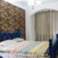 �������ס����ҳ��оƵ꣬�������4600ƽ���ף���2006��11��12��¡�ؿ�ҵ���Ƶ�λ�ڴ�԰·����ԭ·���㴦��������������վ����վ��1������б������Ƶ�ӵ�н�80�䲻ͬ���εĿͷ������пյ������ӡ���ѿ�����������ʩ���ṩ��Ч����ݵķ����ʺ������ԴȺ�壬��Ϊ�������������ܻ��Ƶ�ı�־���Ƶ껹���д��С�С�ͻ����ң���һ���Խ���20-100�ˡ��������ס����ҳ��оƵ�������������ʿ�������ͣ������ �����Ƶ꿪ҵʱ��2006��11��12�գ��½�װ��ʱ��2011��12�£��ֲ�װ�ޣ��ͷ�ȫ��װ�ޣ���¥��10�㣬�ͷ�����78�䣨�ף�����ʩ�����
��������	�����齫
���ÿ�	Visacard,ĵ����,���뿨,���ǿ�,����,̫ƽ��,������,���´￨,��ͨ��,������,JCBcard
������ʩ	�Ƶ����д��С�С�ͻ����ң��ɳн�20-100�˵Ļ��顣
�Ƶ��ر���ʾ
�����Ѱ����Ƶ����ѣ��������Ƶ��������á�˰�ռ����˶���Ҫ��ķ��á�
��ͨ���Ƶ����סʱ��Ϊ14��00�����ʱ��Ϊ����12��00������ǰ��ס���Ƴ���꣬�����������һ�����á�