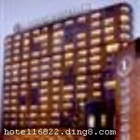 ������λ�õ������ �����ͷ� �ִ���������� �����޼���ɫ�Ļ� �������������޼ʾƵ������ڱ�����·�������������·����ڣ������񳲡�ˮ�������������ĵ���λ��������ܱ�ݵص����׶����ʻ��������ǡ���ʷ��ʤ�ż����ڶ��������������޹�ģ���Ļ�չ����-���һ�����������ͨ������ƥ�˺��������鼰�������ε���ѡ������ �������������޼ʾƵ������ƿ����ִ�������ƵĽ������Ƶ�ӵ�и�ʽ�ͷ�337�䣬�����㲻ͬ���͵����󣬶��صĲ������ưɣ�������������������ʩ������������;֮������޼ʶ��أ��ִ������Ŀͷ�ӵ�ж�һ�޶��ľ��ۣ����ֿͷ����ɱ���ˮ�����Լ��񳲹��������������ǰ��δ�е���ɫ���顣�������Ĳ������ưɣ����￧�������ṩȫ�����������������ͣ��������в������������˼������й���ɫ���ȣ��������������, ���ж�����ʽ������ʳ����ѡ��������Ѿƣ����ðɣ��ṩ��ζ����Ĳ��������ģ����ưɡ����ڰ���ƥ�����İѾƾ�������ˮ�������񳲵�˽��֮����ϸ����΢�ķ���רҵ��Ч���Ŷ����������������ζȼٵ��������֮���� �����Ƶ꿪ҵ��2008��7�£�¥��16�㣬�ͷ�����337�䣨�ף���
��ʩ�����
������ʩ	�������ṩ����ʽ������ͣ����˼������й���ɫ���ȣ����������������
��������	���ں�����Ӿ�ء�ɣ�ð�Ħ��SPA��������
���ÿ�	Visacard,ĵ����,���뿨,���ǿ�,����,̫ƽ��,������,���´￨,��ͨ��,������,JCBcard
������ʩ	�����ң�������900�����ҡ�