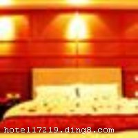 �ɶ�ܰ��Ƶ깫Ԣ����Ʒ�꣩�ǳɶ�ܰ��Ƶ깫Ԣ���µľ�Ʒ��Ԣ����Ԣλ�ڳɶ�����Ĵ���·��Ȧ�����¶���֣��ܱ�����������Ŵ���¡��Ͻ�ͤ��ͷ�ȣ��ڽ�ʡ����������·���н֣�λ����Խ�����С����ﶼʮ�ַ��㡣��Ʒ��Ԣ��ÿһ�䷿�����䱸��ϴ�»������估�л������䰴�Ǽ���׼װ�ޣ���ܰ���ţ��������ʣ��ǰ���С�ʳ��Ρ�������¿�ѱ������������֮�ء� ������Ԣ��ҵʱ��2011��4�£���¥��33�㣬��¥23�㣬�ͷ�����20�䣨�ף��� ����ܰ��ʾ����Ԣ����ˢ������ʩ�����
������ʩ	�޲���
�Ƶ��ر���ʾ
�����Ѱ����Ƶ����ѣ��������Ƶ��������á�˰�ռ����˶���Ҫ��ķ��á�
��ͨ���Ƶ����סʱ��Ϊ14��00�����ʱ��Ϊ����12��00������ǰ��ס���Ƴ���꣬�����������һ�����á�