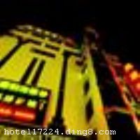 �عط�ȾƵ�λ���ع���䥽��������·100�ţ����ڷ����·���н֣�������������·�������������ǹ���㳡�����¥���ڽ���ɽ��԰����ͯ��԰���عػ𳵶�վ���ع�������վ�����������빺�ﳡ����ȫ������λ����Խ����ͨ�������Ƶ�ӵ�б�׼˫�˼䡢��׼���˼䡢����˫�˼�ȷ��ͣ�װ��ʱ�У���ʩ��ȫ��������ܰ�����������С����ι��������ѡ�񡣡����Ƶ꿪ҵʱ��2006��12��1�գ��½�װ��ʱ��2011��5�£��ֲ�װ�ޣ��Ƶ�λ��8¥���ͷ�����59�䣨�ף��� ����ܰ��ʾ���˾Ƶ겻�ܽӴ��������ʩ����������� �����齫��̨�� 

������ʩ �����ң�100ƽ���ף�������40�ˣ���Բ������ 


