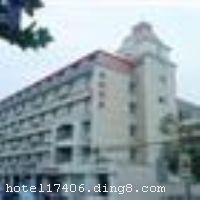 ��򻪿�����Ƶ�ش�������������ͱ��������Ľ�ͨ��Ŧ������ɽ�ţ���ͨ������������ɽ��վԼ300�ף���������и�����������25��������ʮ�ֱ������Ƶ��ڽ���ɽ�Ź�԰��������԰�������¡�Ԫ����������ַ����ݵ����ξ��㣬�ܱ��м�ï�㳡������á��������ء��������С���ɽ�ŵ���ҵ�֣�����λ����Խ���Ƶ�ӵ��װ��ǰ��ʱ�е������׼��������󴲷��������׷�������ྻ���ʣ��Ǳ����������ε��������֮���� �����Ƶ꿪ҵʱ��2010��9��29�գ�¥��5�㣬�ͷ�����98�䣨�ף�����ʩ�����
���ÿ�	Visacard,ĵ����,���뿨,���ǿ�,����,̫ƽ��,������,���´￨,��ͨ��,������,JCBcard
�Ƶ��ر���ʾ
�����Ѱ����Ƶ����ѣ��������Ƶ��������á�˰�ռ����˶���Ҫ��ķ��á�
��ͨ���Ƶ����סʱ��Ϊ14��00�����ʱ��Ϊ����12��00������ǰ��ס���Ƴ���꣬�����������һ�����á�