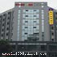 �þƵ���09��10�¿�ҵ���ش�����·��ҵȦ�������ڳɶ��к���·���Σ�ͽ��10���ӿɴﴺ��·���н֡��������ٻ������ڽ��ĵ���һ����ƽ�У���20���ӿɴ�𳵱�վ������30���ӿɴ�˫�����ʻ�������Χ�����д���·���н֡�����Ժ���»���԰�����ֳ����ɶ����������ٽ��츮�㳡���Ƽ��ݡ��ɶ��������ġ���խ���ӡ�����԰������è���ء���ʩ�����
������ʩ	��Ҳ����������������͡������ײ͡����˼��硣
���ÿ�	Visacard,ĵ����,���뿨,���ǿ�,����,̫ƽ��,���´￨,��ͨ��,������,JCBcard
�Ƶ��ر���ʾ
�����Ѱ����Ƶ����ѣ��������Ƶ��������á�˰�ռ����˶���Ҫ��ķ��á�
��ͨ���Ƶ����סʱ��Ϊ14��00�����ʱ��Ϊ����12��00������ǰ��ס���Ƴ���꣬�����������һ�����á�