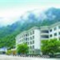 �㶫��һ����Ȫ�ȼٴ��ǰ����ʡ����Ǽ����ı�׼Ͷ���˽���һ�Ҷȼ��ԾƵ꣬�ش��㶫ʡ��ɽ�سƼ���������������ԭʼɭ�ֹ�����Ȼ��������������ɽ�����������Ĺȣ������д�������Ϫˮ��������ʣ�ŨŨ�ĸ�������Ϣ��ɢ�����˱ǵķҷ����Ƿ������ϵ����ɣ������ĳ������������ȼٴ�������ƣ�������ʩ��ȫ��ӵ�ж��ֿͷ�����������200�䣻���죬�����и����������͵��صط���ɫ����ζ���ȣ�װ��ɫ�����죬������ţ�һ���Կ�����300�����ò͵���Ȫ�в��������̲ݴ�������ӳ�У��Ե��쳣Ӻ����ţ�ҹ��������������������Ϣ��ľ¥������ζ����רҵ������ҹ����ҹ�������������¡���̸����ѳ���������ɣ����������е�Χ�����ߣ�����ͱ��µĵƹ��£�һ�߳��ż��ȣ�һ������һ�����ƣ�ʱ�������ܳ�������С����ˮ�����Ǳ���һ��ʫ�黭�⡣���⣬����ҹ�ܻᡢɣ�á����㡢��Ħ���������ᡢ��Ȫ��Ȫ���㶫��һ��Ư�����ɶɡ���Ϫ��Ͽ���˶���ƹ�����ҵȵȣ����������ι۹⣬�������������жȼ٣���������Ǣ̸�����ﶼ����齵�����֮�ء������ȼٴ忪ҵʱ��2001��11��13�գ�2010��9��1�վֲ�װ�ޣ���¥��5�㣬��¥��3�㣬�ͷ�����200�䣨�ף��� ����ܰ��ʾ���Ƶ�ֻ��ˢ���ڵĽ�ǿ�������ˢ���ÿ���
��ʩ����������ʩ �в��� 

�������� ¶����Ȫ��ɣ�ð�Ħ������OK���������齫��̨�� 

