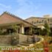 �����������������ģ���Ϊ���ǳ����桢���������ĵط��������ԡ�ɭ����������Ϊ��ɭ����ǳ����桢�������������ҵ������������ĵط�����������������ͼ�ڡ����Ų�ԫ�Ĺű����š�������ʧ�ĺ���ɭ�֡�٪�޼�ʱ�ڵ����Ͽ�ȡ������ʵ�ʪ�ص��졢Զ��ɭ�ֵ��������䡢���ļͻ�ɽ������ַ������������ɭ�ֵı�Ǩ��ɽˮ�ĺ�г�� ������Զ���ɭ�����ȼ�ɭ�־Ƶ����������ɽԶ�Ų���Ǳ���ò��չ��������ԭʼɭ�ֵ�Զ�ű�Ǩ�뻶�ֺ�г��ӵ��Ŀǰ�㶫����ģ����项����֡�������ߴ�ķ������Ⱥ��28������ʪ�ص�������ӣ��ɽ�������Թ�Ⱥ��ˮ����չ���������Լ����մ̼���ɭ�����ŵ���Զ�����ص�ɭ�������䡢���ֻ����ɭ�������򣬻��м����Ұ�Ĵ���ɭ���龰�硪����ɭ�������桷�������Ƶ꿪ҵʱ��2007��11�£�¥��4�㣬�ͷ�����241�䣨�ף���
��ʩ����������ʩ ���ֲ�������Ӫ�ط���ɫ�ˡ� 

�������� ����¶����Ȫ��SPA�������齫��ɣ�ð�Ħ 

���ÿ� Visacard,ĵ����,���뿨,���ǿ�,����,̫ƽ��,���´￨,��ͨ��,������,JCBcard 

������ʩ ϲ�������702ƽ���ף���Ժʽ������800�ˣ�����5�������ң����48-255ƽ���ײ��ȣ�������20-200�ˡ� 

