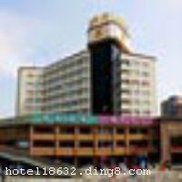 �Ĵ�������ʢ�Ƶ�������޹�˾������ʢ�۶����ʾƵ���һ�Ҽ���������������һ��ĸ�Ʒ�ʾƵꡣ�Ƶ������ڳɶ�����������·������������Խ����ͨ������������Ʊ�߽��ġ��Ƶ�ӵ�и���ͷ����в��������ðɡ���¥��KTV��ɣ�ý������ġ��������ġ��̳��Լ����ʻ������ĵ����׷�����ʩ��ȫ��Ϊ�����ṩȫ��λ�����С����ַ��� �����Ƶ꿪ҵʱ��2��ʩ�����
������ʩ	��ʢʳ����λ��2¥����ͬʱ����500�˾Ͳ͡�����19���������䣬��Ӫ��ɫ���˺;�Ʒ���ˣ� ��ʢ��¥��λ�ھƵ�3¥������23����䡣
��������	ϴԡɣ�����ġ������齫
���ÿ�	ĵ����,���뿨,���ǿ�,����,̫ƽ��
������ʩ	������ң�������150-200�ˣ� �л����ң�������50-60�ˣ�	 С�����ң�������10-20�ˡ�
�Ƶ��ر���ʾ
�����Ѱ����Ƶ����ѣ��������Ƶ��������á�˰�ռ����˶���Ҫ��ķ��á�
��ͨ���Ƶ����סʱ��Ϊ14��00�����ʱ��Ϊ����12��00������ǰ��ס���Ƴ���꣬�����������һ�����á�