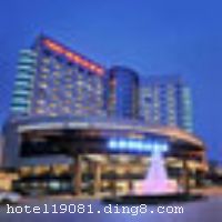 ���ô�Ƶ���ӵ���Ͼ���λ�ã����������츮�㳡������·��5���ӡ�370�����ʸ߹󣬾��»����ĸ��෿�䣬��������¥�㣬�м��˷�����ͨ��������¥��ȡ��ͷ�������˽�˱����䡢�����������ӿڡ�����˹��ʽ���������������Ƴ���Ϊ�����ϵص��������ζ���������в�������Ʈ�����ǽ�ȴ�������Ʒ��ɫ���߶������������볡���ý��������Ϊ900ƽ�ס���ͬʱ����810�ˣ����ҿɸ�����������ָ�Ϊ3�����������ҡ��������������þ���רΪ��С�ͻ��顢���»�����ơ���ʩ�����
������ʩ	����˹����������������������Ƴ�����Ӫ�ص��������ζ�� �������в���������Ʈ�����ǽ�ȴ�������Ʒ��ɫ������13����䣻 �����������������ʺͿ���ʽ�����������͵���������������������̣���������200�ˡ�
��������	��������ϴԡɣ�����ġ�SPA�������齫������Ӿ�ء�ҹ�ܻ�
���ÿ�	Visacard,ĵ����,���뿨,���ǿ�,����,̫ƽ��,������,���´￨,��ͨ��,������,JCBcard
������ʩ	�ý����������Ϊ900ƽ�ף���ͬʱ����810�ˣ��ɷָ�Ϊ3�����������ң� ��������95ƽ�ף�������75�ˣ� �þ�������ͬʱ����50�ˣ�רΪ��С�ͻ��顢���»�����ơ�