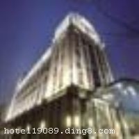 �ɶ��������ŷ������������Ͷ�ʴ����ĸ��Ǽ���׼����Ƶ꣬�ش������Ļƽ�ضΣ���������˵Ľ��������ڹ������ô���·��ʡ����������ҵ���ġ����������������Լ1.4�������·Լ3�������è�о�����14����Ƶ���500�׾��ǵ���һ���ߣ����ɶ��л������Ķ���Լ15����·�̣���˫�����ʻ�����Լ30���ӳ��̣���ͨ����������λ����Խ�������񡢻��顢�������οͻ�������֮ѡ�� �����Ƶ꿪ҵʱ��2011��3��15�գ�¥��30�㣬�ͷ�����367�䣨�ף�����ʩ�����
������ʩ	��ͼ��������������������������ǲˣ�������150��ͬʱ���ͣ� �����ձ������������ձ�������
���ÿ�	Visacard,ĵ����,���뿨,���ǿ�,����,̫ƽ��,������,���´￨,��ͨ��,������,JCBcard
������ʩ	���Ŷ๦������420ƽ�ף�������300���ˣ� ��ͥ�������704ƽ�ף�������400���ˡ�
�Ƶ��ر���ʾ
�����Ѱ����Ƶ����ѣ��������Ƶ��������á�˰�ռ����˶���Ҫ��ķ��á�
��ͨ���Ƶ����סʱ��Ϊ14��00�����ʱ��Ϊ����12��00������ǰ��ס���Ƴ���꣬�����������һ�����á�