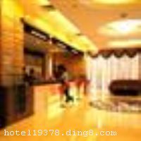 ����ͭ�Ĵ�Ƶ�ش������ж�����ҵȦ���ģ�����·��԰��·�ڹ�����ҽԺ������棬�������ţ�����ȡ�������������ʣ�Դ�Ի������Ƶ�ͷ���ƺ�װ��ͻ�ƴ�ͳ��������ܰ�����š��������ͷ��䱸ԡ�ҡ��������ֵ��ӡ����ʹ���ֱ�ε绰�������������񡢿յ����Զ��齫���������������̸б������Զ����ܵ��ִ�����ʩ������24Сʱ�Ͳ͵ȷ�����Ŀ����ʱΪ�����ṩȫ��λ�����ʷ��񣻾Ƶ껹������������ҡ����Ͳ�������Ʒ�̳����������ְɡ�ɣ��ԡ�Һʹ���ͣ�����������ۺϷ�����ʩ�� �����Ƶ���С��Կ�Ϊ�����������ϡ�����ּ��������ߵ�����������������иߵ��Ƶ���Ʒ��ΪĿ�꣬ȫ��λ�ĸ��Ի����񣬼���Ϊ����Ӫ���ݡ���Ч�����ʡ�������Ļ������Ǳ��͵��������֮�ء� �����Ƶ꿪ҵʱ��2010��7�£�¥��8�㣬�ͷ�����126�䣨�ף�����ʩ�����
������ʩ	�˰����磺��ͬʱ����220�ˣ���Ӫ�����𱱲ˣ�����׳������Ļ��ص㣬������ʽװ�޷��
��������	ɣ�ð�Ħ�������齫����ԡ
���ÿ�	Visacard,ĵ����,���뿨,���ǿ�,����,̫ƽ��,������,���´￨,��ͨ��
������ʩ	�����ң���ͬʱ����50�ˣ�����ʽ��������ͶӰ�ǡ����졢�װ�Ȼ�����ʩ��