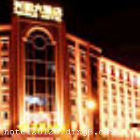 �������Ѵ�Ƶ꣨��������һ���Ļ�����Ƶ꣬���ͷ������񡢲����������Ϊһ�壬�γ������ľ�Ӫ������ɫ�������������ͨ�Ļ����������ڶȼ�����֮�࣬����֮ʱ���������õļ��䡣�Ƶ�ÿ��¥��һ�������Ļ�˼�룬����������֮�䣬�����ڿͷ�֮��ʱ��Ũ�����ͨ��硢���ס���ʷ���桢���ﾰ�ۡ���Ȼ��Դ������ɽˮ�������ͬ�У�������Ũ�����Ȥ�� �����Ƶ꿪ҵʱ��2006��10��1�գ�¥��7�㣬�ͷ�����115�䣨�ף��� ��������ܰ��ʾ����������ֵڶ�����������֤�����Ǽ���ס��������֤���޷�������ס����ʩ�����
������ʩ	���ɻ�ݣ���Ӫ��ˡ������˼����ˡ�
��������	�����齫
���ÿ�	ĵ����,���뿨,���ǿ�,����,̫ƽ��,������
������ʩ	�๦��������������������
�Ƶ��ر���ʾ
�����Ѱ����Ƶ����ѣ��������Ƶ��������á�˰�ռ����˶���Ҫ��ķ��á�
��ͨ���Ƶ����סʱ��Ϊ14��00�����ʱ��Ϊ����12��00������ǰ��ס���Ƴ���꣬�����������һ�����á�