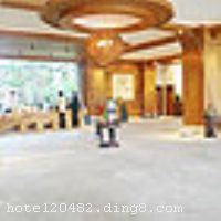 ����SPA��Ȫ�Ƶ�λ������������������37��������ڷ�����������ں����ϣ�������һ���Ĵ��Ǹ߶����򳡸������������������ʻ����������ڸߵȼ���·����ʻ�������羰�续����壬Լ45���ӱ�ɵִ������Ȫ�ȼٴ塣����SPA��Ȫ�Ƶ�λ��ͨ��ʯ�֡�������ҷ羰���ıؾ�֮·������Χ����Ȼ��Ȫ�����ţ�ʵΪ��������ס�ޡ��������֡�����ͽ������ε��ۺ��Զȼٴ塣 ��2008���𣬰���SPA��Ȫ�Ƶ���ʽ��Ϊȫ�򾭵�����Ƶ���֯�Ļ�Ա֮һ������SPA��Ȫ�Ƶ�ӵ��58������ͷ���20���ĺ������������������ڷ羰�续���������ں����ϣ�������һ���Ĵ��Ǹ߶����򳡸���������ÿ���������а���24Сʱ˽�˹ܼҷ������İ������ڶȼٴ�ĸ����������ÿ���������ж�������Ӿ�أ���Ȫ�ؼ�����˽�ܵľ��ۻ�԰����������Brilliant Spa�������ڶȼٴ�����һ�����ǵ�ѡ�� ����spa����26����ͬ����¶����Ȫ�أ��ֱ���������ʽ¶��԰������������һ�������ɾ���������Դ�������Ծ�����������ѵõ�Ƨ�����ݻ������еľ��ͼ�����ĥɰ��Ʒ�Ǹ�������ѡ����Ƴ̼����˵������������Ƶġ������ڲ���ɧ�ŵĿ�������������ˮ�ƻ�������������ȫ�����ɺͻָ����������尴Ħ�� �����Ƶ������ҵ��2008�꣬¥��1�㣬�ͷ�����23�䣨�ף�����ʩ�����
������ʩ	�ṩ����ʽ�ײ͡����������ṩ�����ᡢ����ϵ��Ʒ��
��������	�Ƶ���ɫ���У�����SPA�������⾰��¶����Ȫ��������Spa���Ʒ��Ͱ�������褼ӹ�
���ÿ�	Visacard,ĵ����,���뿨,���ǿ�,����,̫ƽ��,������,���´￨,��ͨ��,������,JCBcard
������ʩ	�Ƶ����п�����300�˵Ķ๦������������80�˵��л����ҡ�������40�˵�С������
�Ƶ��ر���ʾ
�����Ѱ����Ƶ����ѣ��������Ƶ��������á�˰�ռ����˶���Ҫ��ķ��á�
��ͨ���Ƶ����סʱ��Ϊ14��00�����ʱ��Ϊ����12��00������ǰ��ס���Ƴ���꣬�����������һ�����á�