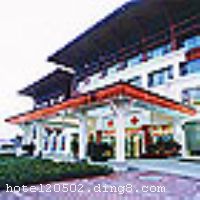 �������庣���Ƶ꣨Ӣ�����ƣ�PEARL BAY SEAVIEW HOTEL����һ�Ҽ��ͷ�����������������Ϊһ�������ȼ��ۺ��ԾƵꡣ�Ƶ�����۱���������ƹ�˾���Ĵ��⣬��ˮ԰�����Լʱ��װ���������ںϣ�Ϊ����Ψһ���������������͸��Է�����������;Ƶꡣ �Ƶ������ڱ�������������ɳ���ʵ��ڣ��������Ľ�����ֻ�����ֱ���һ�߹۹⺣������ռ���ѵ��򡣾��վ������վ����10���ӳ��̣������Լ20���ӳ��̣���ͨʮ�ֱ�ݡ��Ƶ꽨�����16000��ƽ���ף���ͥԺʽ���֣�������Ӿ��������Ȼ��ˮ������������ͨ�ĵĳ��ϰɣ��ɸ��ܵ�Ũ���ĺ���������ڱ����Ƶ�ҵ��һ�޶����Ƶ�ӵ�и���ߵ��ͷ���250���ף�װ�޼����ִ�ʱ��֮��ζ���ͷ���ȫ����ʹ����ѿ���������������200���˵Ļ�����������С���������ж�ý��ͶӰ�ǡ��õƻ��������רҵ�豸�����������Ŷӡ������������ѡ����ʩ�����
��������	��Ħ����ԡ��
���ÿ�	Visacard,ĵ����,���뿨,���ǿ�,����,̫ƽ��,���´￨,��ͨ��,JCBcard
������ʩ	�๦������300�ˣ� ������150�ˣ� ������80�ˣ� ��¥һ�Ż����ң�15-20�ˣ� ��¥���Ż����ң�15-20�ˣ�