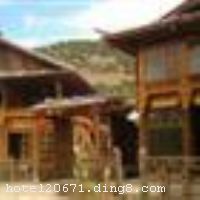 �����λ�������ŵ������С���ԭ���顱����Ů�������顱֮�ƣ��������������һ�ǣ�����������Ⱥɽ֮�У���������ʮ���ǰ��������һ�������������Ը������������Դ������罻����Ψһ��ͨ���߾�����ƥ����˾�ܹܰ���ɽ�������Ƹ���ͨ������������������罻��֮�š����������ͨ������߽��������������ĸϵ������ᡱ���������˽���������������Դ���ڽ������ʱ�����ݡ���վ�ڹ�ջ���Ϸ���һʱ�� ����������ݣ�һ�����˽ྻ�������⣬�����˽������Ļ�����Ϣ������������������ֵ�¿Ⱥפ��㡣������桰Ů��������Ħ���Ļ���������������һ���ص���Ħ���ˣ�������ϸ�������⣬���ɴ�����������ӵ�Ħ���կ��������������������Ȼ��⣬���ǳ��˴�����������ĺ��⣬������������ԭʼ��ɽɫ���������Ҫ̽�����е�������������Ƕ������ǵ����������̤����ʷ����Ĳ����ŵ������ֻ����ܡ�������԰���������������������̨����������Ĵ������ģ��ڻ����ߣ�������־���������֣��������������Ѱڰڡ������󡱣���Ҳ��һ�����Ӵ�� ������ջ��ҵʱ��2006��10��2�գ�2008��5�¾ֲ�װ�ޣ�¥��2�㣬�ͷ�����16�䣨�ף��� ����ܰ��ʾ���� ��ջ��������ÿ��80Ԫ�Ĺų�ά���ѡ���ʩ�����
������ʩ	�������Ͱɣ��ṩĦ������������ŵ���ʳ�ȡ�
��������	�����齫
���ÿ�	Visacard,ĵ����,���뿨,���ǿ�,����,̫ƽ��,������,���´￨,��ͨ��,������,JCBcard
������ʩ	��Ϣ��������������60�ˣ����������������ֵȶ๦������
�Ƶ��ر���ʾ
�����Ѱ����Ƶ����ѣ��������Ƶ��������á�˰�ռ����˶���Ҫ��ķ��á�
��ͨ���Ƶ����סʱ��Ϊ14��00�����ʱ��Ϊ����12��00������ǰ��ס���Ƴ���꣬�����������һ������