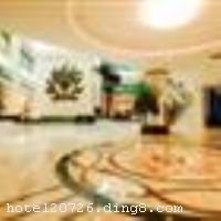 �������ͼ�Ƶ�λ�ڼ����н�����·���Σ����ڴ����Ļ��㳡���Ƶ�ӵ��207�䣨�ף��ͷ�����ͬʱ����1000�˾Ͳ͵�������������һ�Ҽ�ס�ޡ����������֡����С����񡢻�����һ��Ļ��������;Ƶꡣ�Ƶ�λ�ڳ������������2���ƽ���ף���Ͷ��7ǧ��Ԫ��Ҳ��һ�����������;Ƶꡣ�Ƶ���װ��װ�޺������豸��ʩ��ӱ�Ƚ����ͷ������������ֹ�����ȫ����������Ƶ������ʿ���й�����ʹ�����㲻�����������ɹ������ȫ�������������������� �����Ƶ꿪ҵʱ��2005��1��18�գ��ֲ�װ��ʱ��2010��2��28�գ�¥��13�㣬��¥7�㣬�ͷ�����207�䣨�ף�����ʩ�����
������ʩ	һ¥�������������260���ṩ�������졢��Ʒ������/���߻�Ͳ��˫��Ͷ�� ��¥����������������300�ˣ��ṩ�������졢��Ʒ������/���߻�Ͳ�� ��ʽ���䣺��С���乲��14�䣻 ���ðɣ��������У��������ɺ�г���ṩ����������ƣ����ȼ����ࡢ��֭�����ϵȡ�
��������	������Ӿ�ء�����OK���������齫
���ÿ�	ĵ����,���뿨,���ǿ�,����,̫ƽ��
������ʩ	�Ƶ�����ɽӴ�320�˵Ļ��鼰���ձ��ݵĶ๦����������С�����ҹ�5�����ǿ�������Ǣ̸������ѧϰ�����ջ��졢�Ӵ��������ѳ����� һ�����ң�������300�ˣ��ṩ���Ӻ������̨�ƹ⡢Һ����ʾ˫��Ͷ���������졢��Ʒ������/���߻�Ͳ�� �������ң�������70�ˣ��ṩͶӰ�ǡ��������졢��Ʒ������/���߻�Ͳ�� �������ң�������20�ˣ��ṩͶӰ�ǡ��������졢��Ʒ������/���߻�Ͳ�� �Ļ����ң�������20�ˣ��ṩͶӰ�ǡ��������졢��Ʒ������/���߻�Ͳ��
�Ƶ��ر���ʾ
�����Ѱ����Ƶ����ѣ��������Ƶ��������á�˰�ռ����˶���Ҫ��ķ��á�
��ͨ���Ƶ����סʱ��Ϊ14��00�����ʱ��Ϊ����12��00������ǰ��ס���Ƴ���꣬�����������һ������