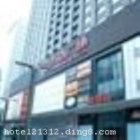 ���촴��������ݣ���ƺ���㳡�꣩λ�ڽ��ϴ����ƺ����վб���棬�ش��������ϰ�����ƺ��Ȧ�������㳡�ԣ��ڽ���ʢ��ƺ�ꡢ�ذ���ƺ�̳������Գ��С���ǧ�ٻ���λ����Խ����ͨ����������ӵ�к������䡢������׼��ȷ��ͣ�������ʩ��ȫ���������ʣ�������ܰ��������������ʿ������֮���� �������ݿ�ҵʱ��2010��10��23�գ�¥��40�㣨�ͷ�λ�����㳡����Ԣ4��19�㣩���ͷ�����30�䣨�ף���
��ʩ�����
������ʩ	��
������ʩ	��
�Ƶ��ر���ʾ
�����Ѱ����Ƶ����ѣ��������Ƶ��������á�˰�ռ����˶���Ҫ��ķ��á�
��ͨ���Ƶ����סʱ��Ϊ14��00�����ʱ��Ϊ����12��00������ǰ��ס���Ƴ���꣬�����������һ�����á�