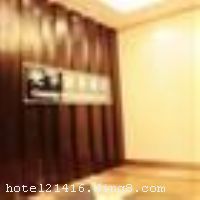 �����������Ƶ���һ��ʱ�з��������Ϳ�ݾƵꡣ�Ƶ�ӵ����ͨ���䡢��ͨ��䡢�������䡢������䡢�׷��ȷ��ͣ�������ʩ��ȫ��������ܰ���Ƶ�ش������Ų��и������ڽ�ïҵ�������硢�����͵ȴ��͹������ģ�����λ����Խ���ܱ�����������ʩ���ƣ��Ǳ������á����е�����ѡ�� �����Ƶ꿪ҵʱ��2011��1��1�գ���¥��15�㣨�ͷ�λ�ڹ������13�㣩���ͷ�����42�䣨�ף���
��ʩ�����
������ʩ	�������ֻ��Ӧ��͡�
��������	�����齫
������ʩ	��
�Ƶ��ر���ʾ
�����Ѱ����Ƶ����ѣ��������Ƶ��������á�˰�ռ����˶���Ҫ��ķ��á�
��ͨ���Ƶ����סʱ��Ϊ14��00�����ʱ��Ϊ����12��00������ǰ��ס���Ƴ���꣬�����������һ�����á�