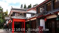 ����������ζȼ�������һ�Ұ����Ǽ���׼��ƽ���ļ�ס�ޡ����������ι���Ϊһ����ۺ��ԾƵ꣬�Ƶ�λ�������ų���Ե����ί��У�ԣ��ų�ˮԴ����̶��������ȵĽ��ӵ㣻�ش����������Ų����ڵأ������ųǡ��������������͹ż������ϱ��ųǣ�����С����ˮ��������ɽ�����ɽ����Զ������ѩɽ��ʨ��ɽ���ı�ɽ���������˼�����֮�����ĺ���̶��԰����������к�嫵Ķ��;����Ķ����Ļ��о�Ժ�������Ļ�����ݣ���ɽ�����羰�续�������������Ƶ�Ϊ������ͥԺʽ��������ſ��д��͵�ͣ���������������������ţ���ͨ������ �����Ƶ�װ�޾�ϸ��һ�����оƵ���á���̨�Ӵ����������ģ��С��������ȣ�Ժ�ڻ�����֯���������������ζ�ĸ��裻�����׼�䡢���䡢���˼䡢�����׷���ÿ�׷�������ʩ��ȫ�����ﲻ���ṩʳ�ޣ����������ҡ���ԡ�ҡ�С�����ҡ�����������һϵ���ۺ��Է�����ʩ�����⻹��Ϊ�ο��ṩ����ĵ��Ρ����롢���γ������񣬿ɴ������ξ��㡢�������ɻ����Ż�Ʊ֤��Ϊ�ο����Ͼ��ʵ���������ݽ�Ŀ�����¡����ŵ�������ζȼ�����������������̽�ա��������ε�����ѡ�� �����Ƶ꿪ҵʱ��2006��1��1�գ�¥��2�㣬�ͷ�����32�䣨�ף�����ʩ�����
������ʩ	������λ��1¥��ֻ�ṩ��ͣ�������60�����ҡ�
��������	������
���ÿ�	Visacard,ĵ����,���뿨,���ǿ�,����,̫ƽ��,������,���´￨,��ͨ��,������,JCBcard
������ʩ	�����ң�λ��2¥��������25�����ҡ�
�Ƶ��ر���ʾ
�����Ѱ����Ƶ����ѣ��������Ƶ��������á�˰�ռ����˶���Ҫ��ķ��á�
��ͨ���Ƶ����סʱ��Ϊ14��00�����ʱ��Ϊ����12��00������ǰ��ס���Ƴ���꣬�����������һ�����á�