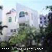 ҾƵġҬγȡ庣ߣ󺣽Լ10ף⺣˵Ϊڣ˵վԣԼӼɵҵġƵλԽͨʹ͵ĳԡסСΡ鶼ǳݡӾƵǰξ㡢̳ССҽԺȡ Ƶλڱ󺣣ʣˣйۺƽ̨˹͡ Ƶվͨ档 ƵλģݣʱС ʵıܣʵݵס޼۸񣬻Űȫͷܰʣܵ ҾƵһΪľÿʽƵ꣬ÿһ䷿Ľܰˬ˵ĴȻ羰УӵƵĿͷüƵдΪ飬ˡѹͬȴΡȼ١С֮õƵꡣ Ƶ꿪ҵʱ201011գ¥3㣬ͷ40䣨ף ܰʾ 1ƵסʱΪ1500˷ʱΪ1200ǰסƳ뿪Ƶ꣬ƵȨȡã 2סƵǰ꣬Ƶ꽫ȡͬһѽĲ 3ʱƵṩƱסǰ֪ͨƵ֧꣬10ķƱ˰ 4ÿ䷿ס2λ˼16¶ͯÿ䷿ڶ˼סշ100Ԫ//գÿ䷿޼ס1λˣҪرţڶעʩ
ʩ	޲
Ƶرʾ
ѰƵѣƵá˰ռ˶Ҫķá
ͨƵסʱΪ1400ʱΪ1200ǰסƳ꣬һá
