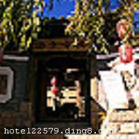 �ķ���ջ�Ŀͷ�ȫ�������������������ִ�Ʒλ�����������϶���ƣ����пͷ�61�䡣���б�׼˫�˼�38�䡢��׼�󴲼�14�䡢���˼�1�䡢�����󴲼� 4�䡢�����׷�2�ס��۾����·�2�䡣��������������ʽ�յ����ִ��������ĵ����豸��˯�ߡ���ԡ��ʩ������ʽ���������䡢��ԡ�ң��Ƚ��ķ����ۺ�ϵͳ�ṩ24Сʱ������ˮ����ѵĹ��ڵ绰���������ѵĿ����������񡣷���װ�޼��Ҿ߸��š����¶����и������������ʩ�ִ������ʶ����ʶ��ݻ�������Ч�����ã��ռ�˽����ܰ����ʩ�����
������ʩ	�ķ�С�Բ�����������60�����ң���Ӫ�����ˡ����˵ȡ�
��������	������
���ÿ�	Visacard,ĵ����,���뿨,���ǿ�,����,̫ƽ��,������,���´￨,��ͨ��,������,JCBcard
������ʩ	������20�����ҵĿ���ʽ���顣
�Ƶ��ر���ʾ
�����Ѱ����Ƶ����ѣ��������Ƶ��������á�˰�ռ����˶���Ҫ��ķ��á�
��ͨ���Ƶ����סʱ��Ϊ14��00�����ʱ��Ϊ����12��00������ǰ��ס���Ƴ���꣬�����������һ�����á�