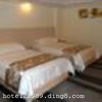 �������ε��Ƶ�λ�ں������������²�·�ԣ������д��͵Ĺ���㳡�����͵ĳ��С��Ƶ갴�߱�׼�˽���һ�����жȼپƵ꣬ӵ��66�䲻ͬ���͵ĺ����ͷ�����󴲷���˫�˷������񷿡��齫��������������԰���鷿�����ּ�ͥ���ȣ��Ƶ��豸��ȫ��װ�޺������ţ�ӵ�����ơ����ա���͵ȶ������ �����Ƶ꿪ҵʱ��2010��6��6�գ�¥��7�㣬�ͷ�����66�䣨�ף�����ʩ�����
������ʩ	�������������Ͳ�����
��������	�����齫
���ÿ�	ĵ����,���뿨,���ǿ�,����,̫ƽ��,������
������ʩ	�����ң�λ�ھƵ���¥��������30�ˡ�
�Ƶ��ر���ʾ
�����Ѱ����Ƶ����ѣ��������Ƶ��������á�˰�ռ����˶���Ҫ��ķ��á�
��ͨ���Ƶ����סʱ��Ϊ14��00�����ʱ��Ϊ����12��00������ǰ��ס���Ƴ���꣬�����������һ�����á�
