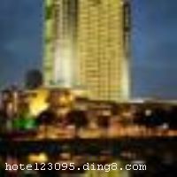 �Ϻ��ɽ���Ԫ������Ƶ��ɡ��й�����ҵ����20ǿ��֮һ�Ŀ�Ԫ��ҵ����Ͷ�ʽ��죬��һ�Ҽ�ס�ޡ����������֡�����������һ��ĺ�������Ƶꡣ�Ƶ�λ���Ϻ����ɽ��³ǿ�Ԫ�㳡���ࣨ����·�����ɽ�·֮�㣩���������빫԰��ȥ���ɽ���ɽ�������ζȼ�����ͨ�������ܱ߻��������� �����Ƶ꽨�����Ϊ7.3��ƽ���ף�ӵ�и߼���׼�䡢�߼��󴲷���������׼�䡢�����󴲷����߼��׷������˸��׷�,�������ʩ��ȫ��ͬ���Ƶ�ӵ�в�λ��1600�����������ĺ�����������24���������缶����ṩ������ʳ��ӵ�����Ƶ��ִ���������ʩ����䲻ͬ���Ļ����ҡ��ڻ����¿Ƽ��Ļ����豸��ѵ�����ص�רְ���������ܹ�����ߵ�����һ�����衣�Ϻ��ɽ���Ԫ������Ƶ����������е�����֮ѡ�� �����Ƶ꿪ҵʱ��2006��8��28�գ�¥��28�㣬�ͷ�����446�䣨�ף�����ʩ�����
������ʩ	�в�������Ӫ����ˡ����ˣ� ���������������ȼ��ȣ� �����ﴨ�ղ������ṩ���ڵص����ձ���ʳ��
��������	�����ҡ���Ӿ�ء������ҡ�ɣ�ð�Ħ��̨��ƹ������ԡ��SPA
���ÿ�	Visacard,ĵ����,���뿨,���ǿ�,����,̫ƽ��,���´￨,��ͨ��,������,JCBcard
������ʩ	��Ԫ����������600�ˣ���˼����������������30�ˣ���˼������˼����������������100�ˣ���˼����������������90�ˣ���˼������������20�ˣ�
�Ƶ��ر���ʾ
�����Ѱ����Ƶ����ѣ��������Ƶ��������á�˰�ռ����˶���Ҫ��ķ��á�
��ͨ���Ƶ����סʱ��Ϊ14��00�����ʱ��Ϊ����12��00������ǰ��ס���Ƴ���꣬�����������һ�����á�